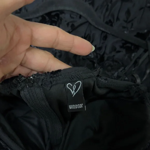 Windsor Elegant Black maxi dress with zipper back. - Picture 4 of 5